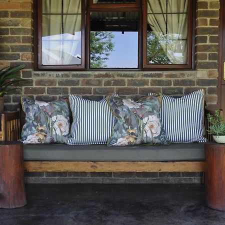 Grincourt B&B- With No Load Shedding โพเลอกวาเน ภายนอก รูปภาพ
